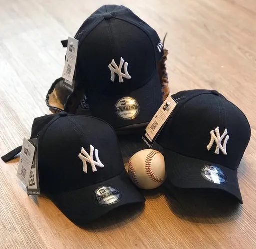 Bonés New era