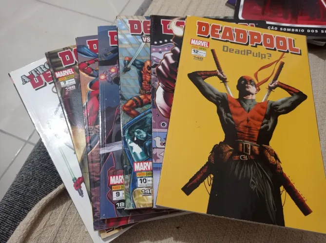 Deadpool cartonada completo.
