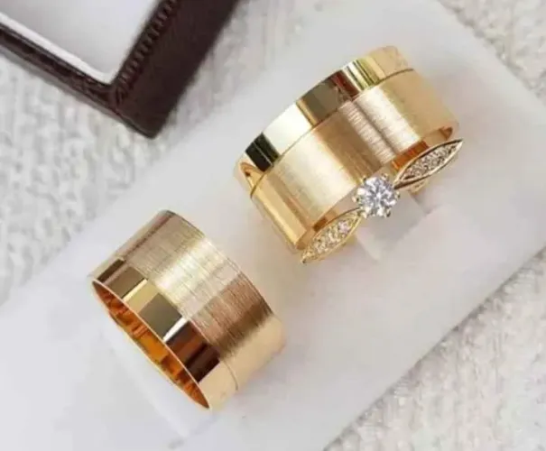 Alianças de Casamento Noivado com Detalhes em Pedras Zircônia