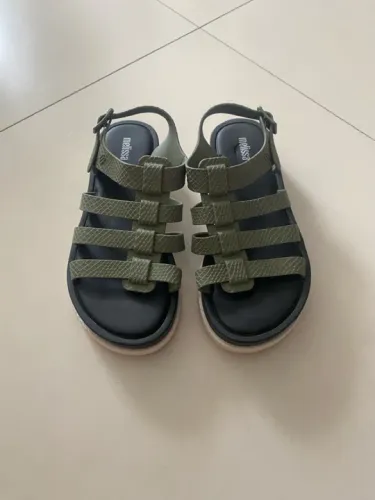 Sandália plataforma de borracha verde - Melissa tamanho 37
