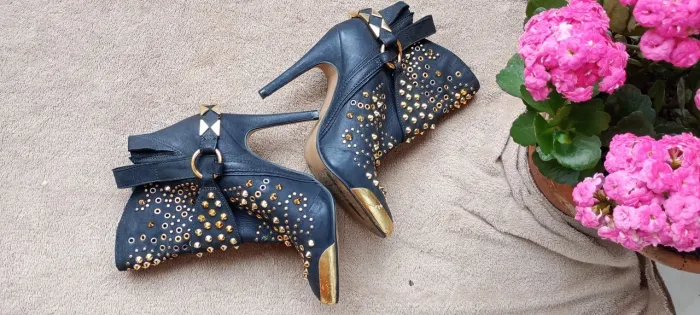 Bota Colcci Spikes All Over Preta