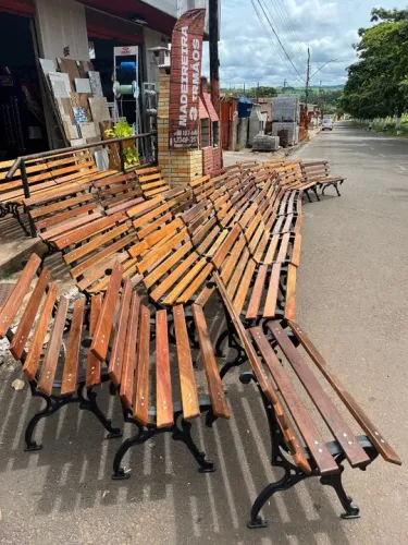 Mega Promoção: Bancos de Jardim com Pés de Ferro em Madeira Ipe!