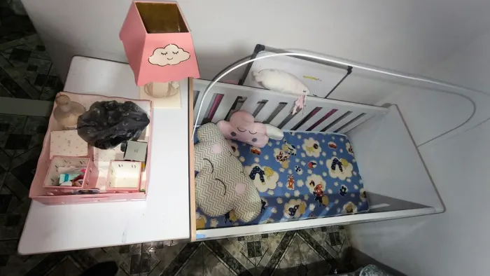 Berço com cômoda infantil