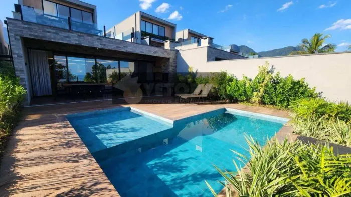 Sobrado à venda em São Sebastião, Maresias, com 4 quartos, 198m²