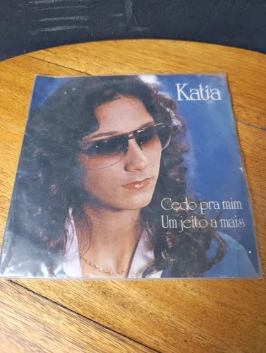 Disco de Vinil Katia - Cedo pra mim / Um jeito a mais Ano 1980