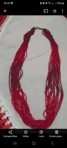 Colar de miçangas vermelho
