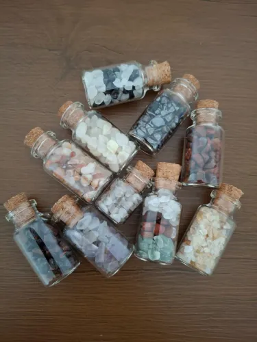 Kit 10 Vidrinhos com Cristais Naturais Pedras Variadas, Decoração Mística, Garrafinha