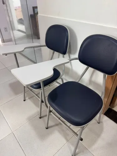 Cadeira escolar: cada por 150,00 ou 3 por 400,00