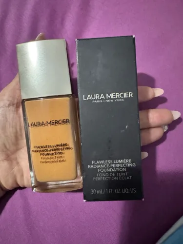 Base Laura Mercier Flawless Lumiere Radiance-Perfecting Foundation