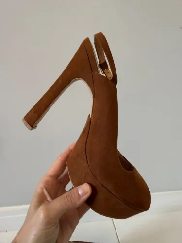 Sandália alta marrom camurça meia pata nº 35 ZARA