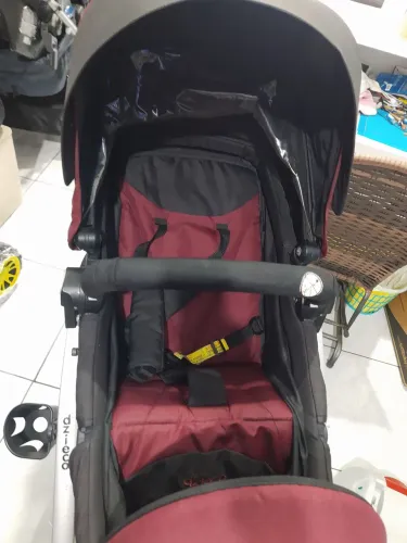 Carrinho de Bebê DZi-ECO em estado de novo