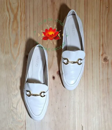 Mocassim Off White em Couro Arezzo Tam.39 