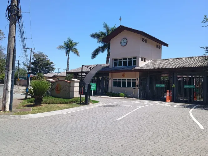 Casa em Arujá em Condomínio 