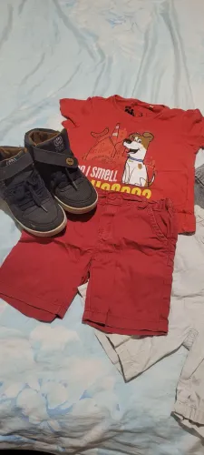 Lotes de roupinhas infantil para meninos.