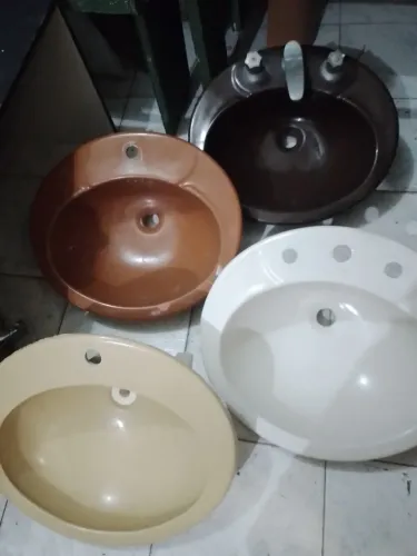 4 Cubas de Banheiro - Cores Variadas 40 $ cada.