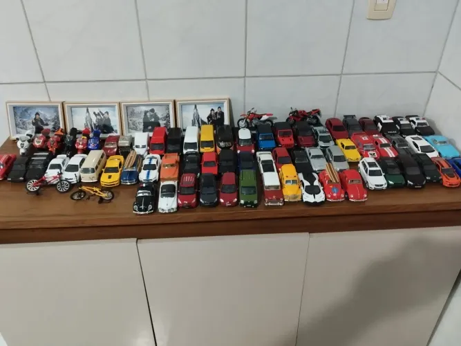 Vendo coleção completa de carrinhos 1:43 e 1:32