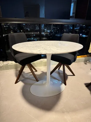 Mesa de Jantar oval com Tampo de Mármore 1,00x70
