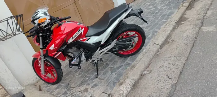 Cb twister com abs sem leilão sem sinistro moto com laudo 100% aprovado, moto em dias .