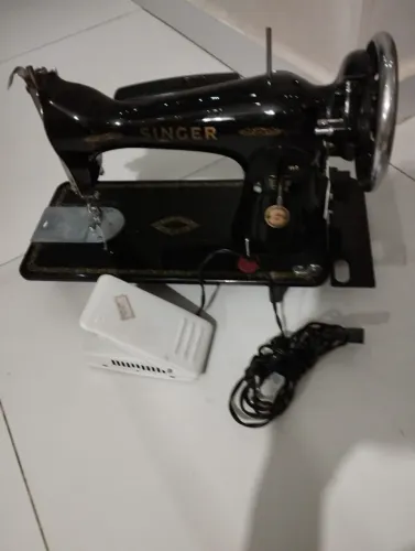 Máquina de Costura Singer