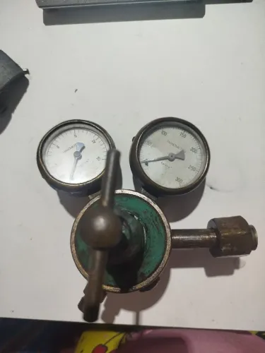 Regulador de pressão com manômetro 