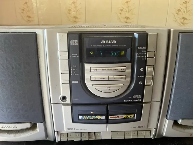 mini system Aiwa NSX-SZ6 c/ defeito 
