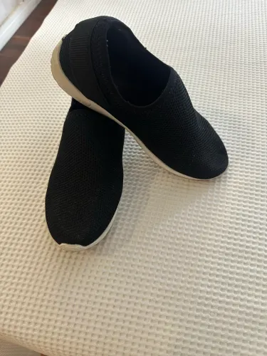 Tênis  preto feminino semi novo