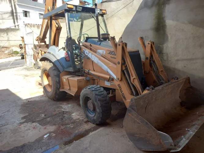 Vendo Retroescavadeira case M