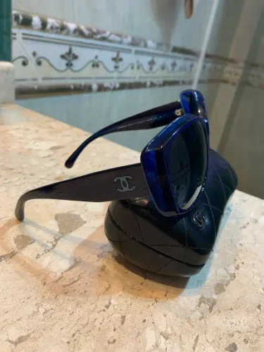 Oculos de sol original Chanel azulado 