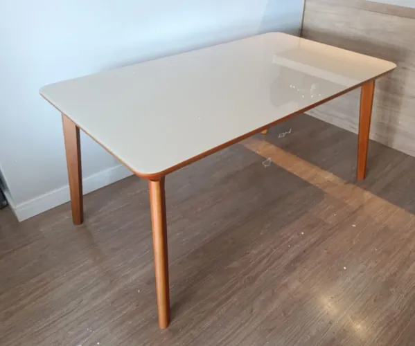 Mesa de Jantar Elegante e Funcional em madeira maciça aranha