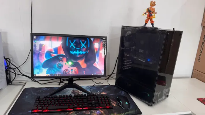 Computador completo gamer Ryzen 3 2200g 16gb Vega 8 com headset