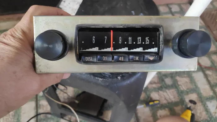 Rádio de carros antigos anos 70 está ligando