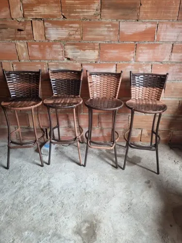 Banquetas em fibra sintética novas cada 