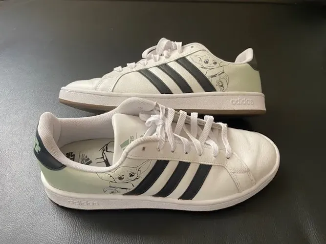 TENIS ADIDAS  STAR WARS GRAND COURT BABY YODA - EXCELENTE ESTADO
