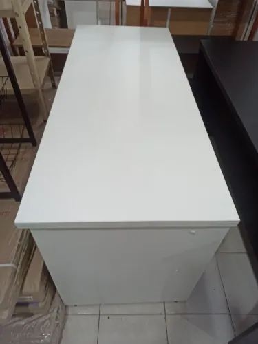 Mesa com duas gavetas 1,50