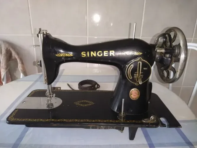Máquina de costura Singer 15C Antiga