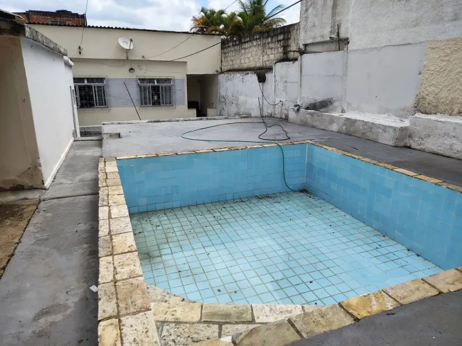 CASA BAIRRO ELDORADO 2 QUARTOS SALA COZINHA BANHEIRO 1 QUARTO EXTERNO PISCINA E TERRENO