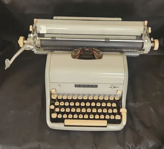 Máquina de escrever ROYAL Americana anos 60 Funcionando