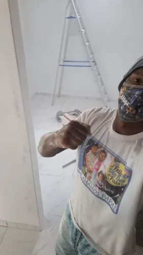 Trabalho com pintura em geral faço serviço de piso levante de bloco em geral 
