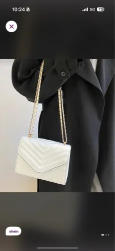 Bolsa branca com corrente