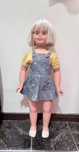 Boneca Amiguinha da marca Estrela. 