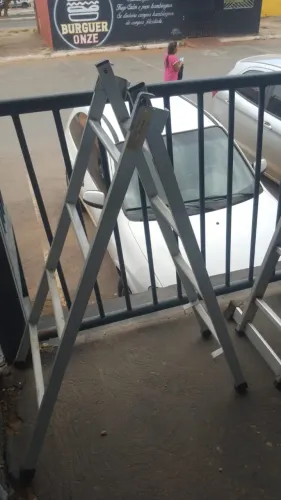 Escadas Extensivas Aço Galvanizado 4 Degraus a Vista R$189,90