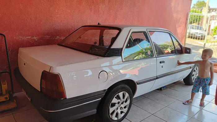 Chevrolet Monza GL 2.0 Efi/sl/l/650/club/barc.2e4p (álcool) 2022