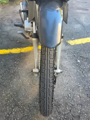 Moto utilizada exclusivamente para ir ao trabalho. Nunca rodou em aplicativos.