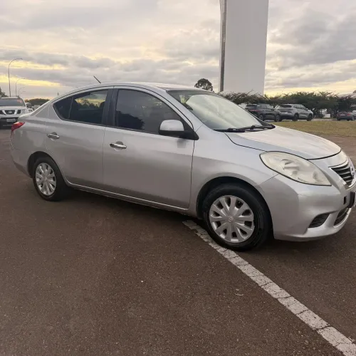 Nissan Versa SV 1.6 16V Flex Fuel 4P Mec. 2013