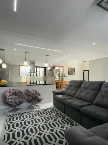 Casa em Condomínio - Aldeia da Serra - 3 Suítes - 270m².