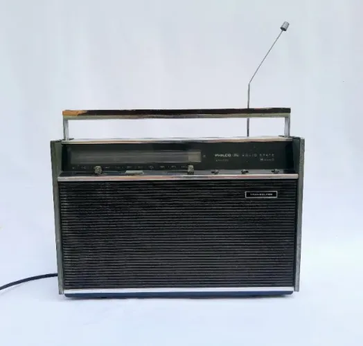Antigo rádio portátil Philco Funcionando 