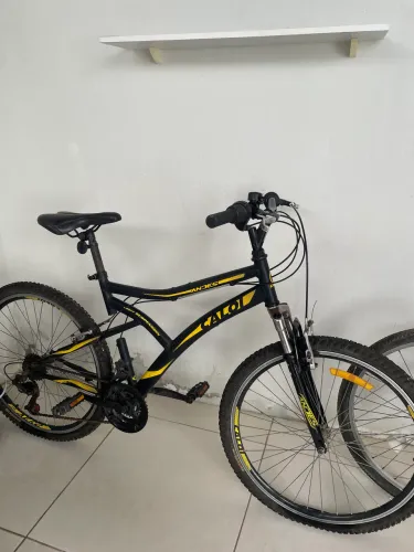 Bicicleta Caloi de marcha
