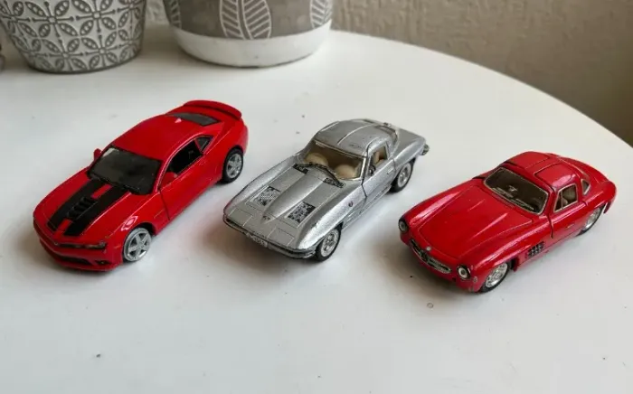 lote carrinhos de ferro Chevrolet Corvette - Camaro e Mercedes anos 50