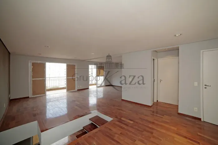 Apartamento Cobertura - Moema - 3 Suítes - 304m².