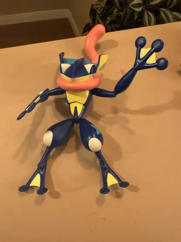 Greninja Pokémon Select original articulado importado